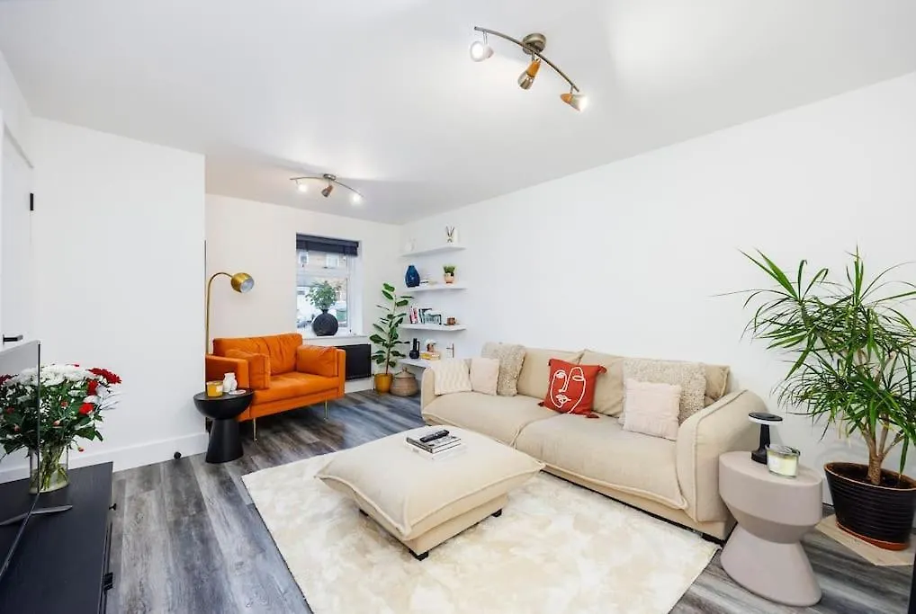 Apartment Stylish 3-Bed East London Home Contractors Parking Sleeps 5 Near Excel London