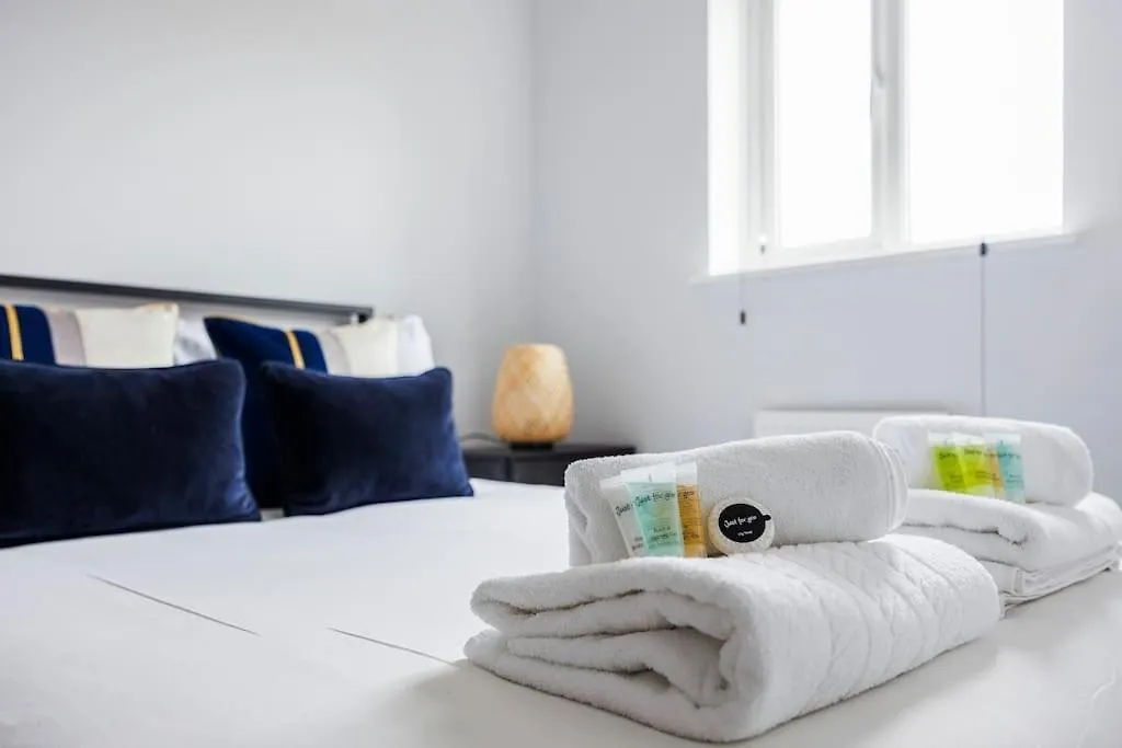 Apartment Stylish 3-Bed East London Home Contractors Parking Sleeps 5 Near Excel London United Kingdom