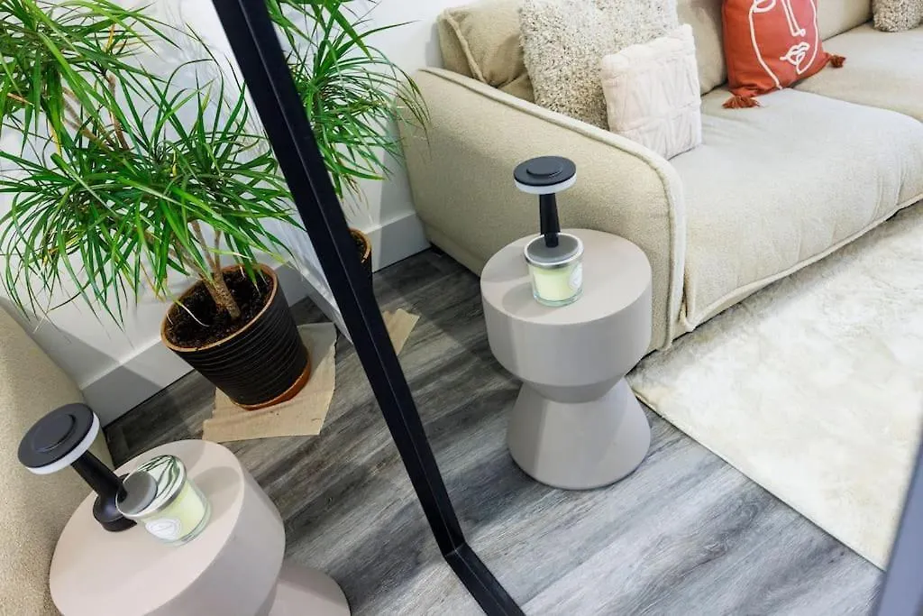 Stylish 3-Bed East London Home Contractors Parking Sleeps 5 Near Excel London 0*,  United Kingdom