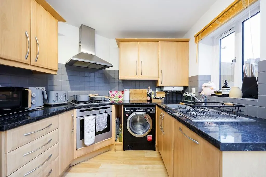 Apartment Stylish 3-Bed East London Home Contractors Parking Sleeps 5 Near Excel London United Kingdom