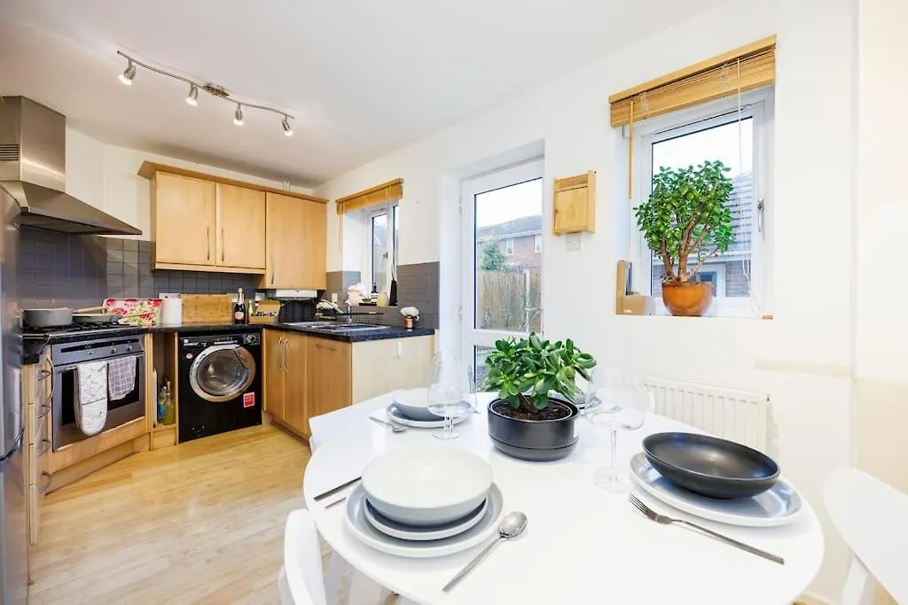 Apartment Stylish 3-Bed East London Home Contractors Parking Sleeps 5 Near Excel London