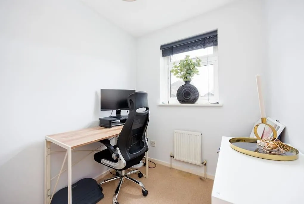 Stylish 3-Bed East London Home Contractors Parking Sleeps 5 Near Excel London 0*,  United Kingdom