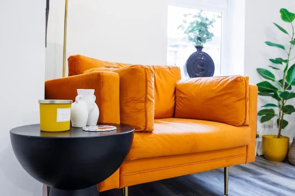 Stylish 3-Bed East London Home Contractors Parking Sleeps 5 Near Excel London United Kingdom