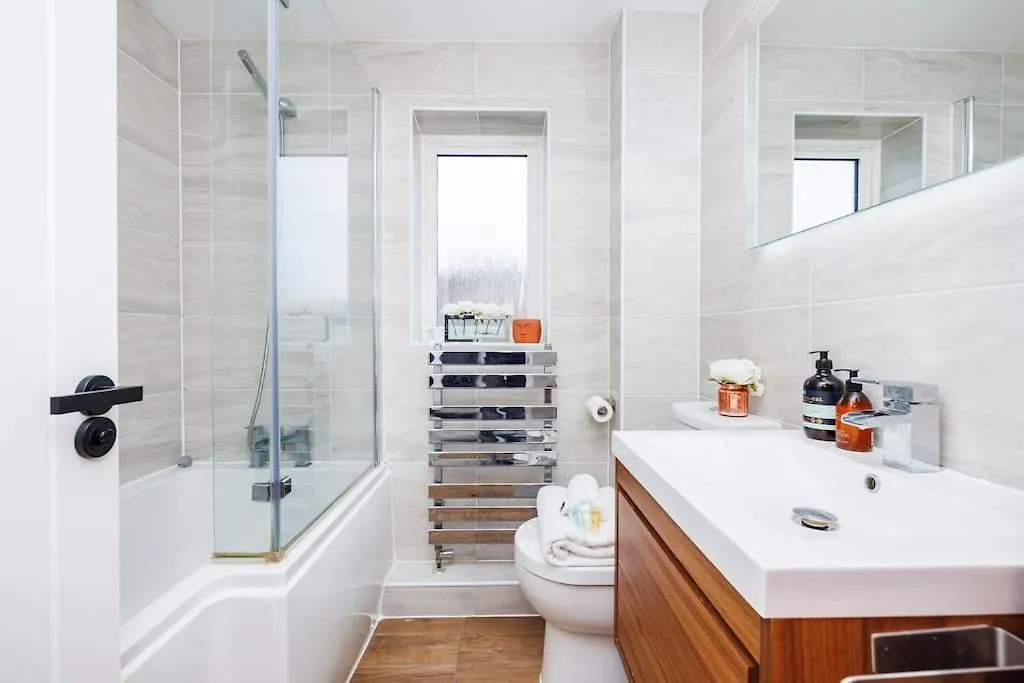 Stylish 3-Bed East London Home Contractors Parking Sleeps 5 Near Excel Londres Reino Unido