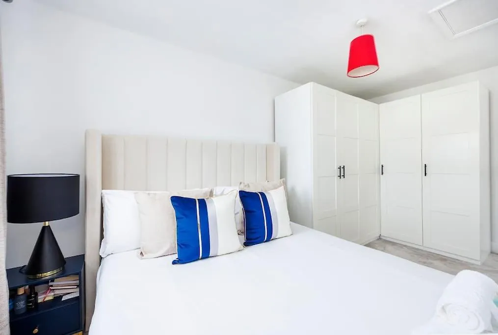 Stylish 3-Bed East London Home Contractors Parking Sleeps 5 Near Excel Londres Apartamento