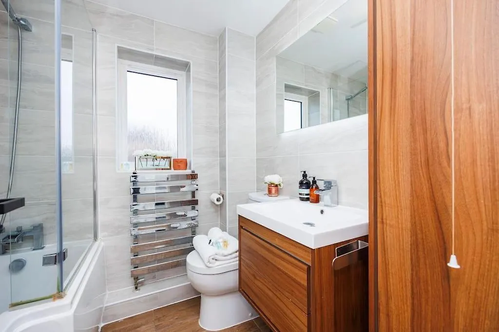 Stylish 3-Bed East London Home Contractors Parking Sleeps 5 Near Excel Londres Apartamento