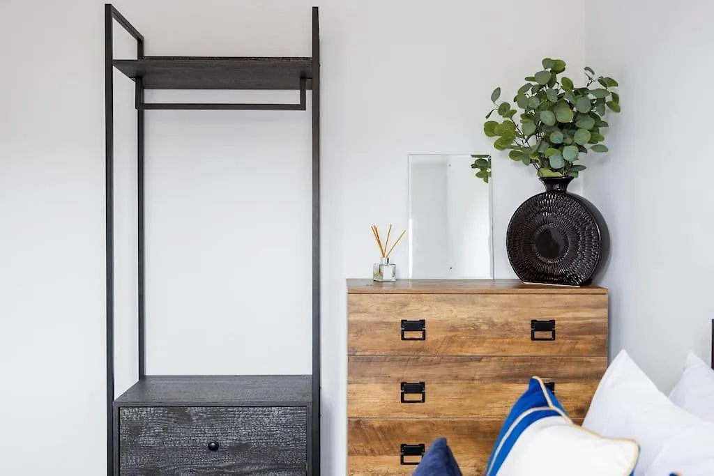 Stylish 3-Bed East London Home Contractors Parking Sleeps 5 Near Excel Londres