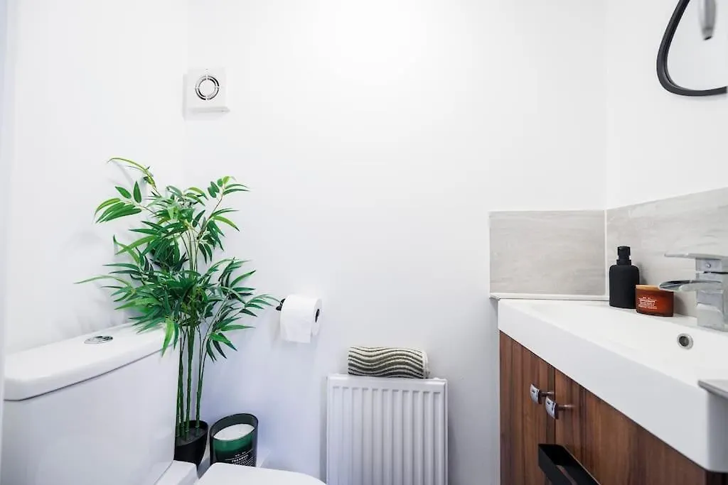 Stylish 3-Bed East London Home Contractors Parking Sleeps 5 Near Excel Londres