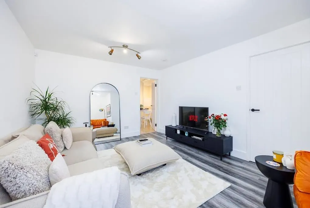 Stylish 3-Bed East London Home Contractors Parking Sleeps 5 Near Excel Londres 0*,  Reino Unido