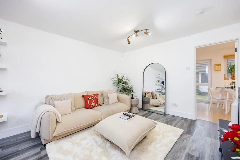 Stylish 3-Bed East London Home Contractors Parking Sleeps 5 Near Excel Londres Apartamento